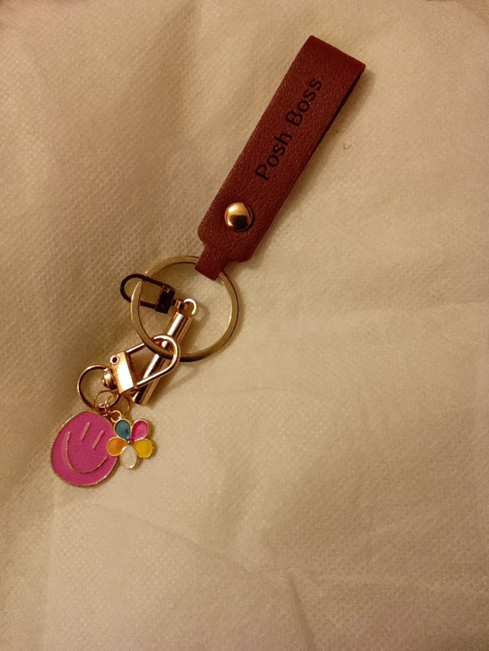 White Floral Leather Key & More- The Only Floral Available Is Shown In Last Pic - Picture 3 of 3